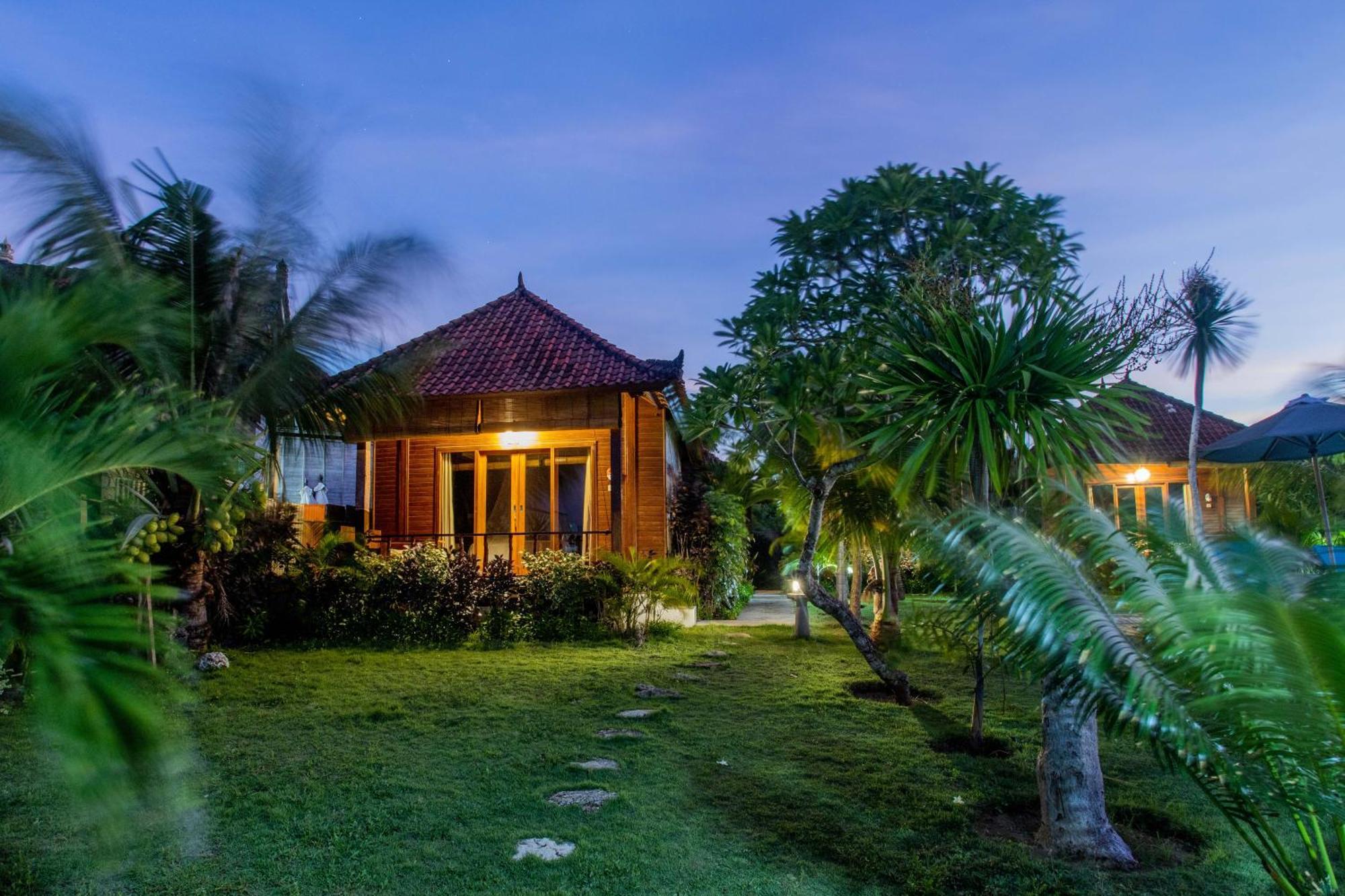 D'Muncuk Huts Lembongan Hotell Exteriör bild