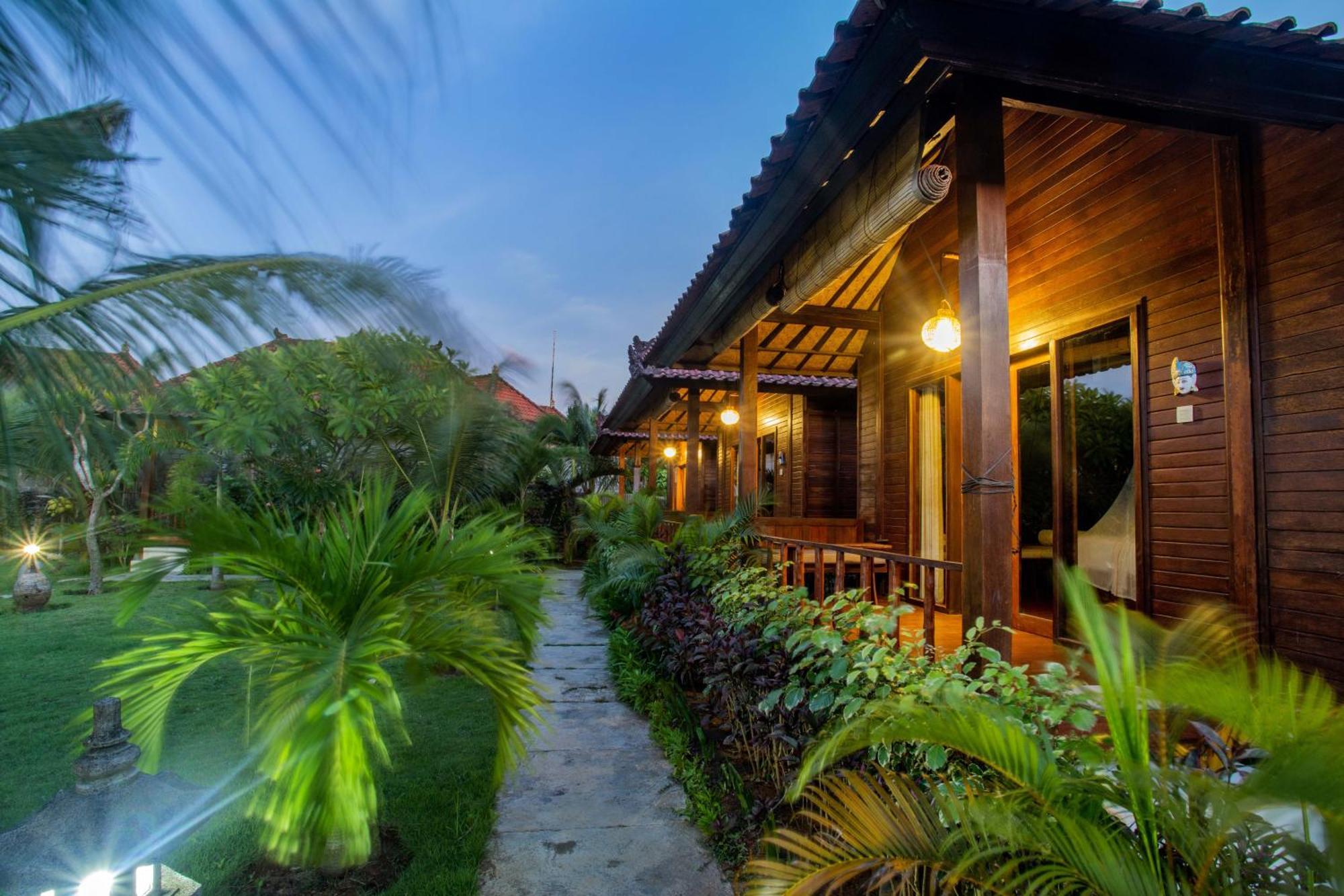 D'Muncuk Huts Lembongan Hotell Exteriör bild
